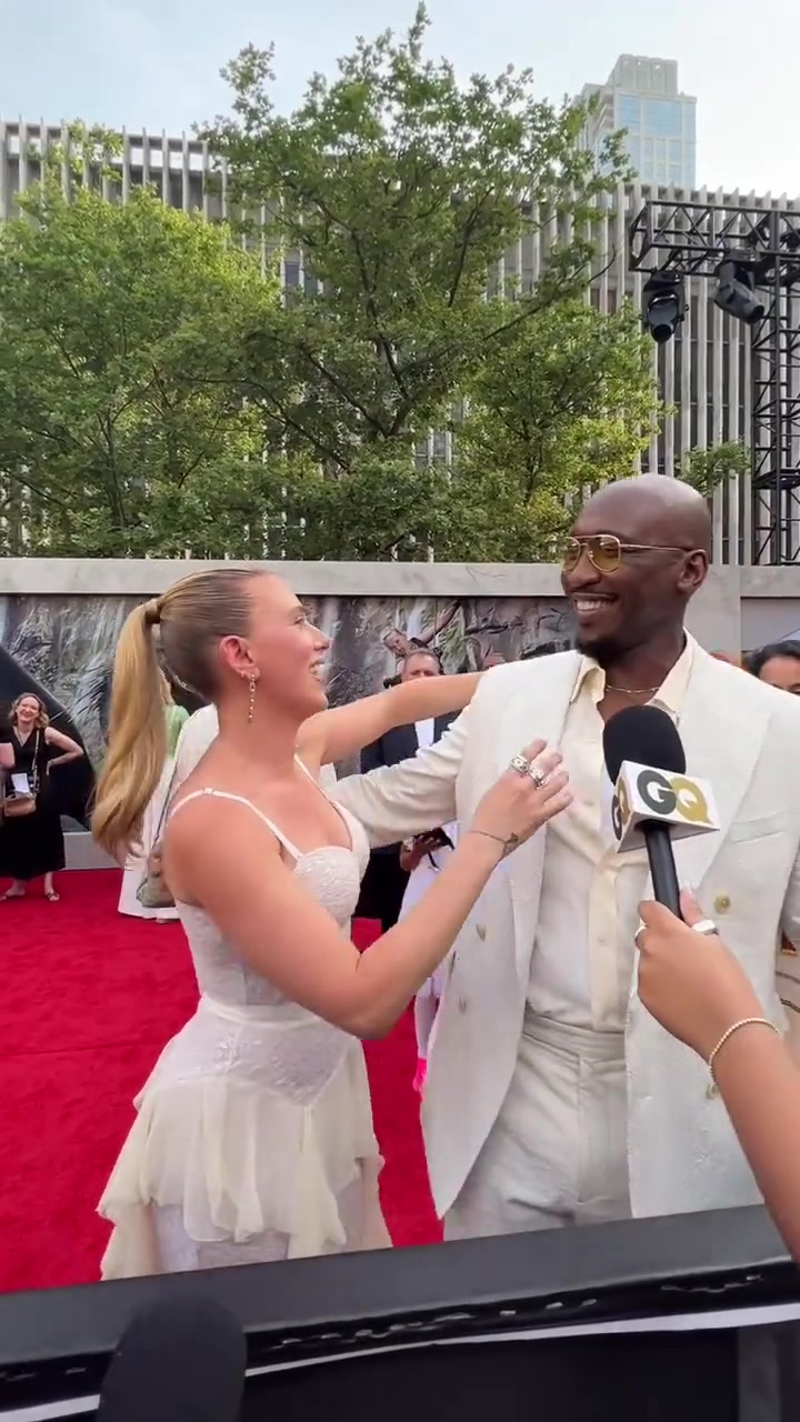 斯嘉麗現(xiàn)在這樣杜蘭特還要喝她的洗腳水嗎