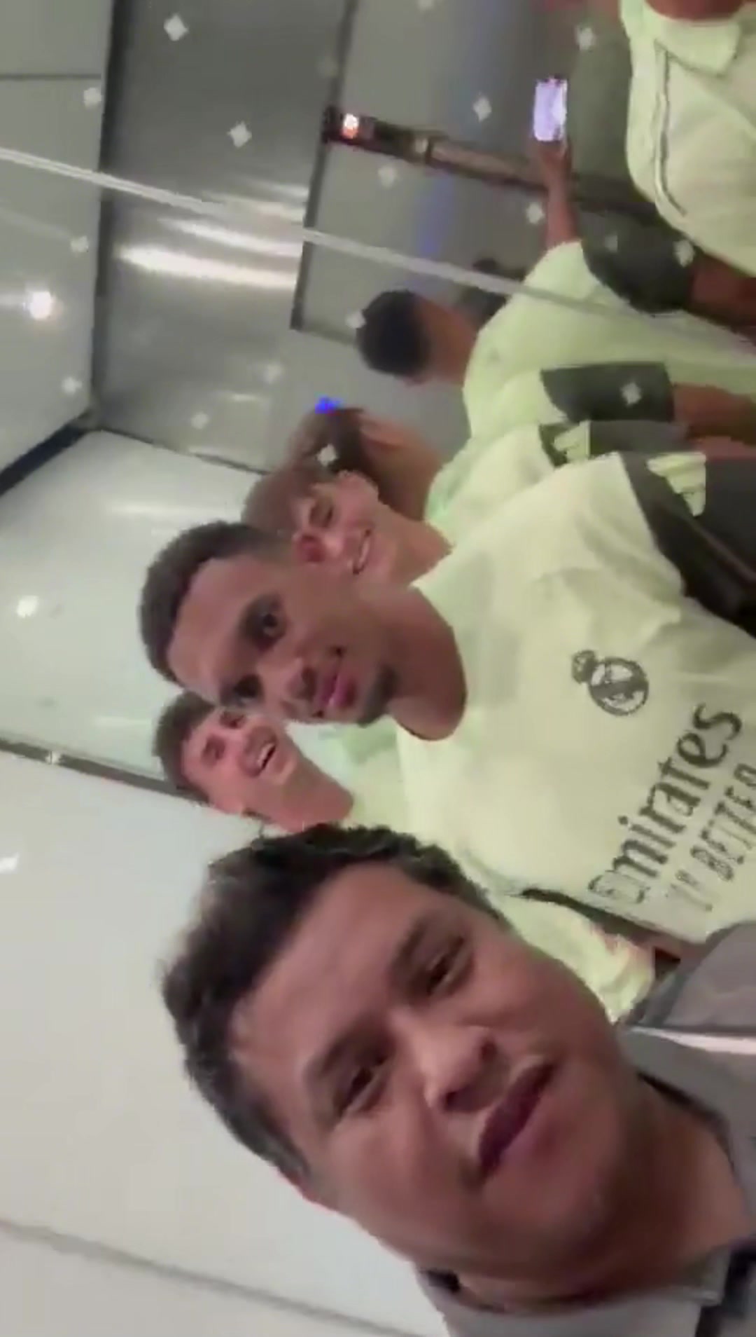 當你在電梯里偶遇眾多皇馬球員