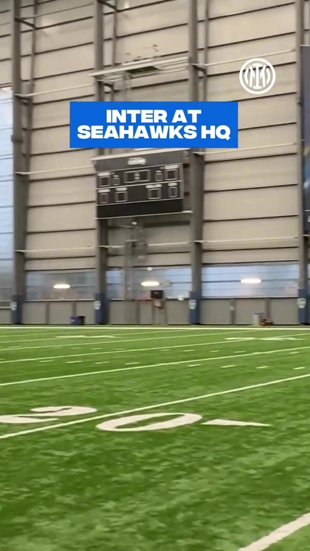 網(wǎng)友調(diào)侃巴斯托尼和比塞克這橄欖球打的毫無默契可言