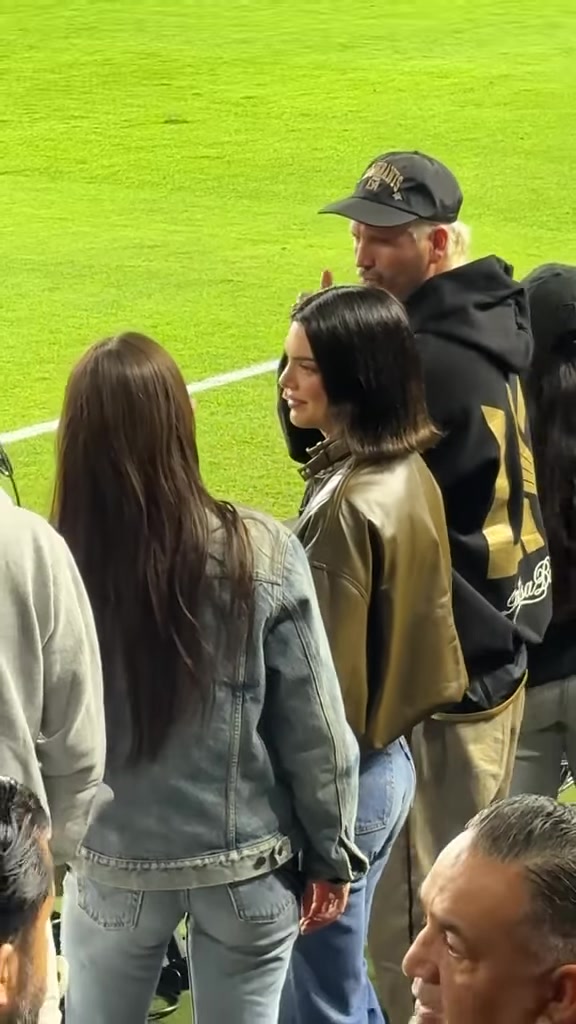 肯達(dá)爾-詹娜此前現(xiàn)身邁阿密比賽現(xiàn)場這是來看梅西的嘛