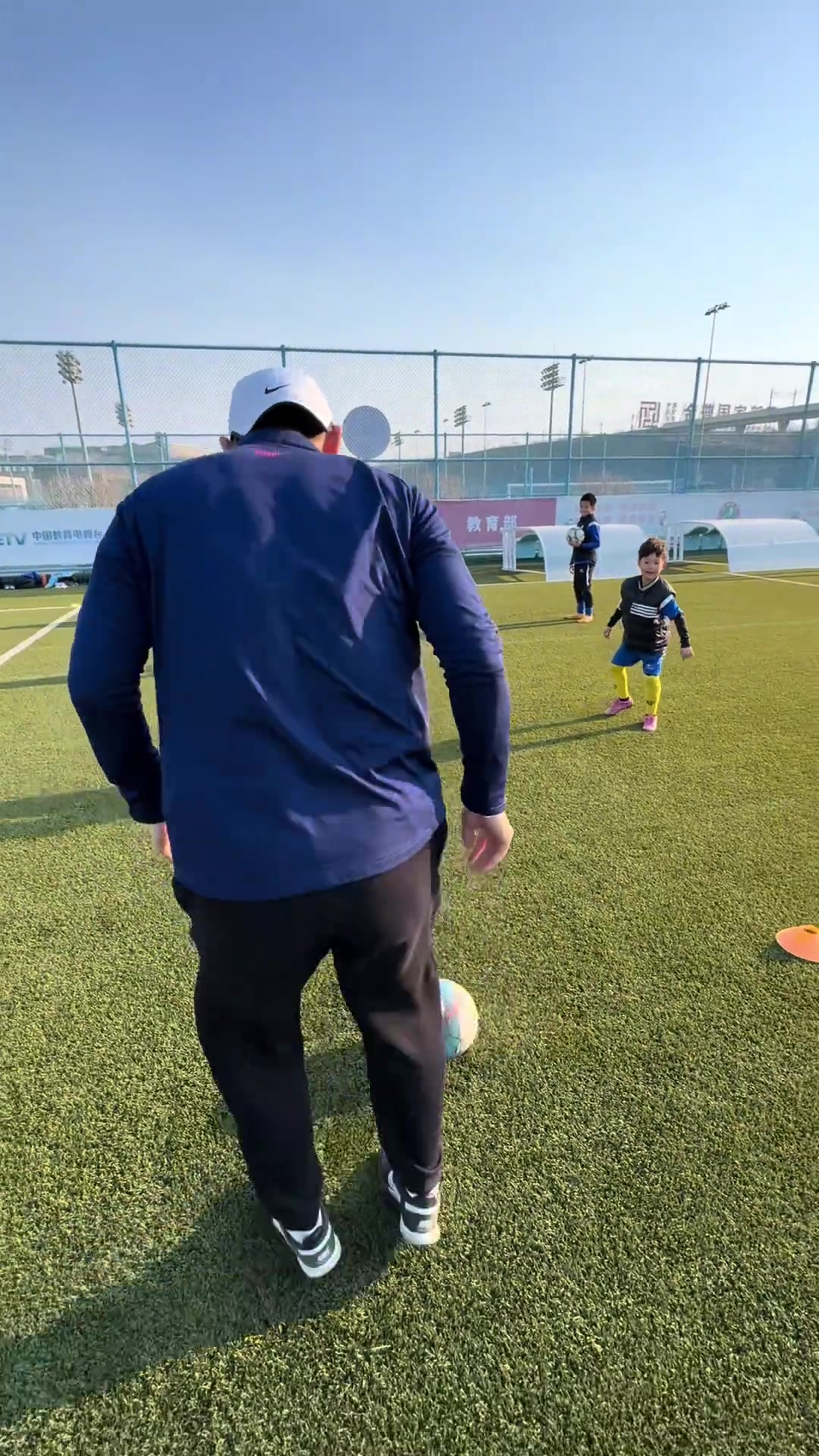 孫繼海請(qǐng)叫我孩子王和小朋友們一起訓(xùn)練是我最開心的