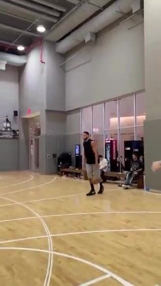 你的休賽期我的總決賽本西蒙斯又開始苦練三分了