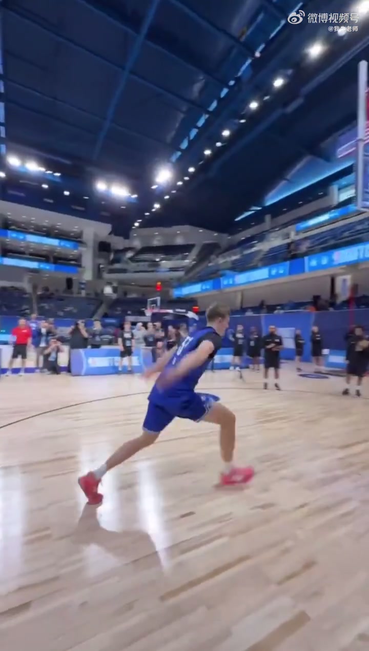 天賦炸弗拉格聯(lián)合試訓垂直彈跳測試90厘米他可是大體型