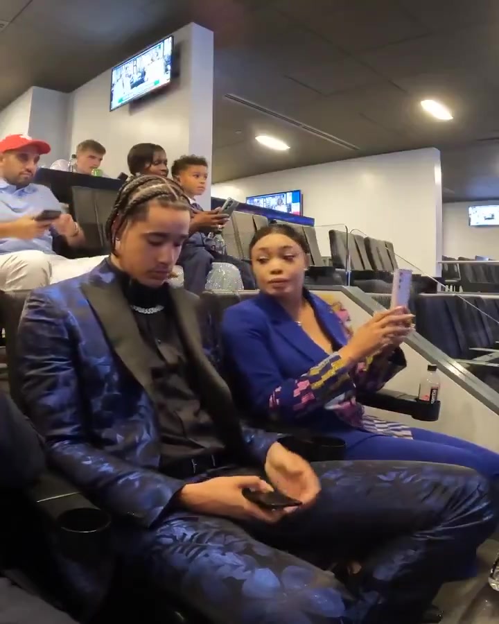 30順位新秀本來都到看臺(tái)休息了 結(jié)果被通知要被選上一路小跑