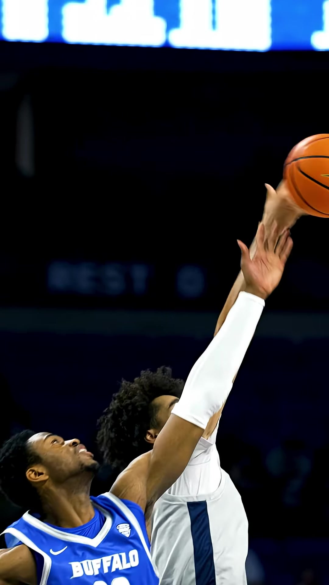 快船確實(shí)缺個(gè)替補(bǔ)中鋒30號(hào)秀尼德豪澤這身體素質(zhì)相當(dāng)炸裂