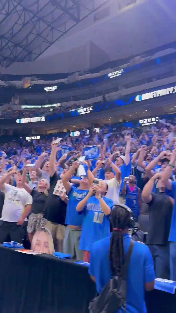 開啟新時代獨行俠球迷齊聚主場等待選中弗拉格的歷史時刻