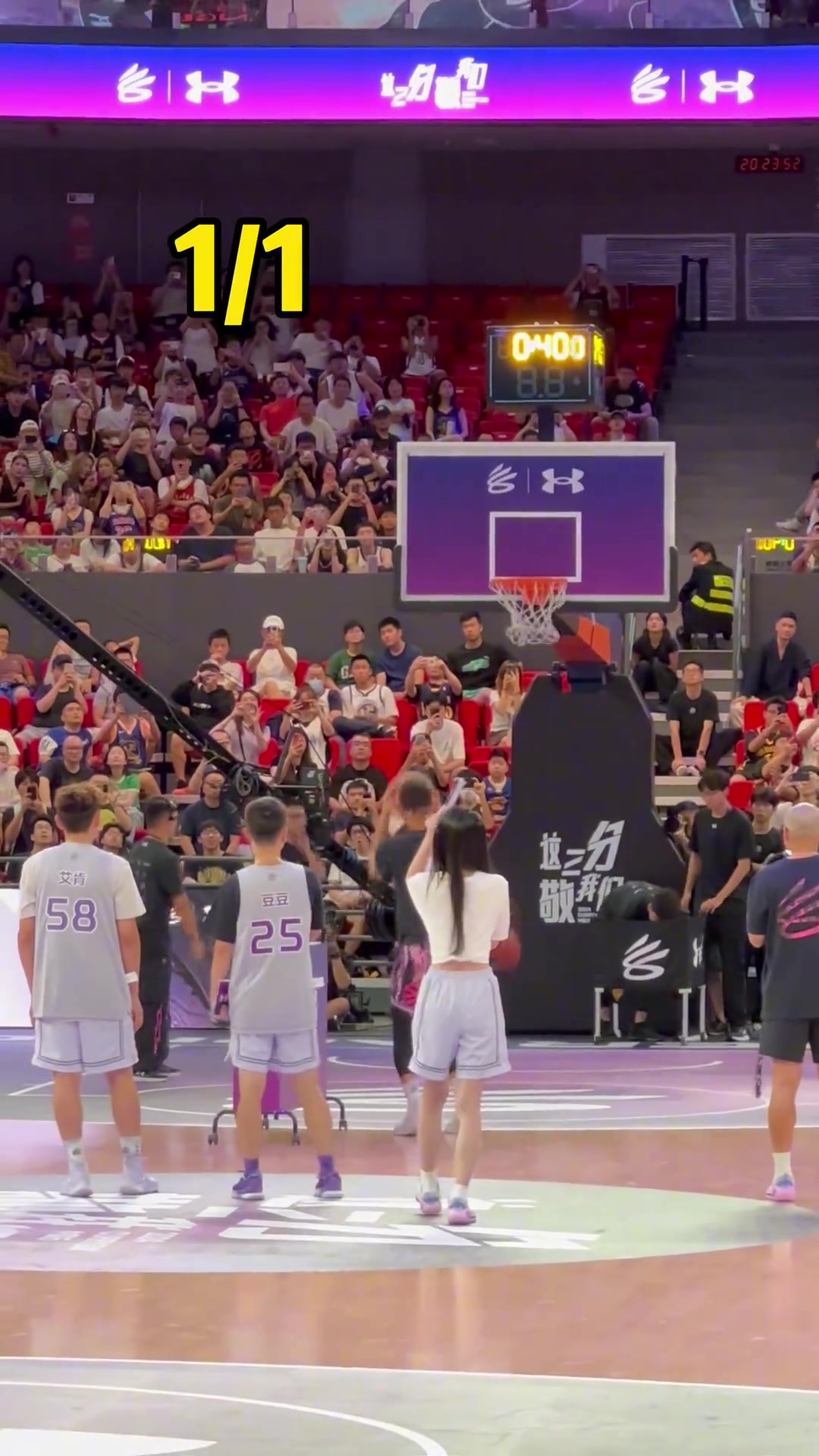 這三分敬你們庫里看到球迷開心他也會很開心...