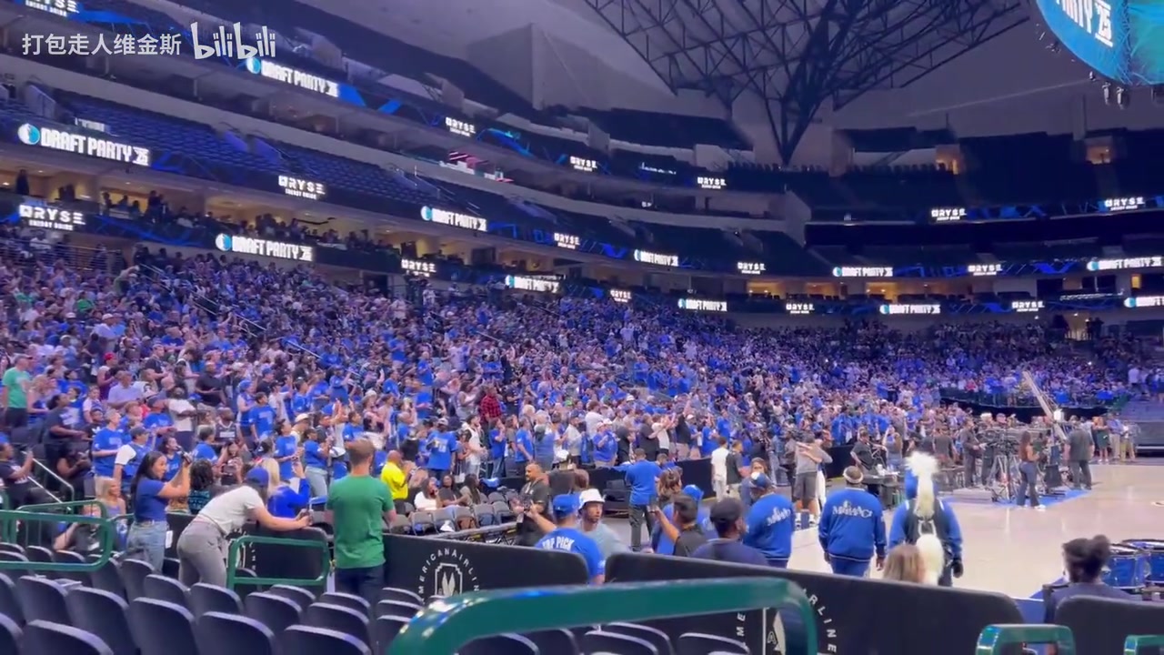 依然不滿那筆交易啊獨行俠球迷在選中弗拉格后高喊fire nico