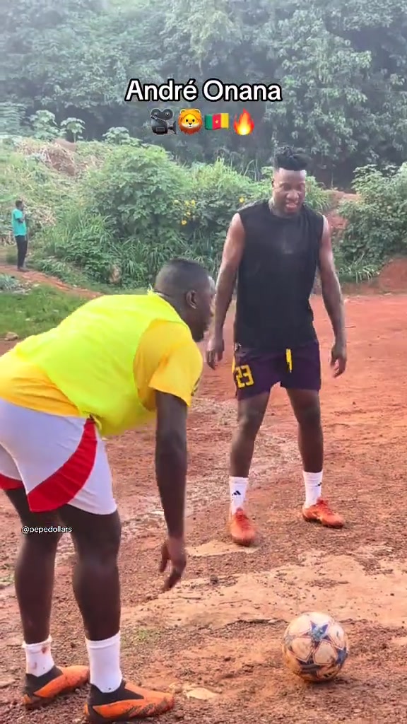 臥槽奧納納在野球場背身挑傳假期回到老家和小伙伴們踢球