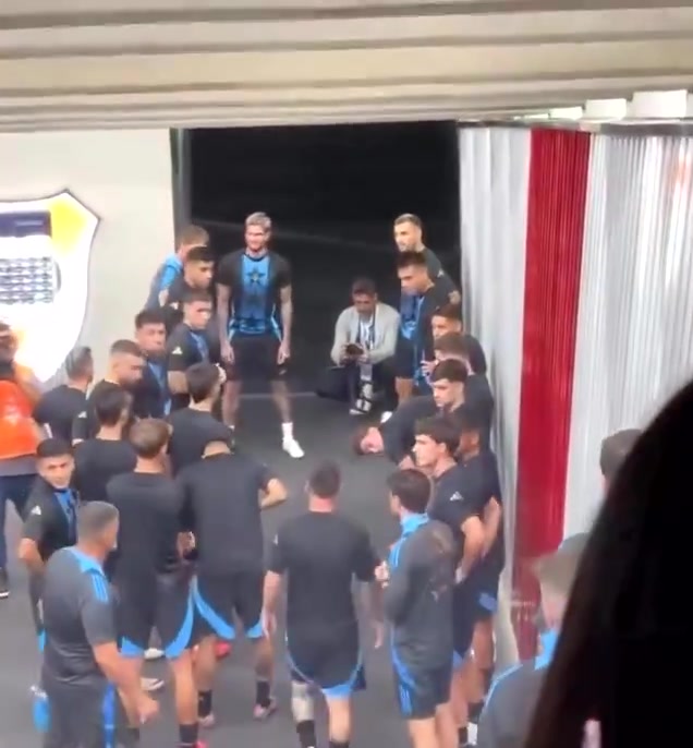 瑞思拜整個阿根廷隊對梅西表現(xiàn)出的尊重令人難以置信