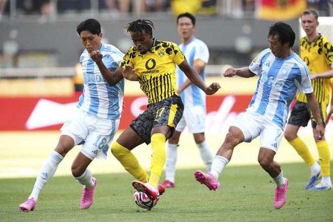 多特蒙德勝蔚山現(xiàn)代，小組頭名出線