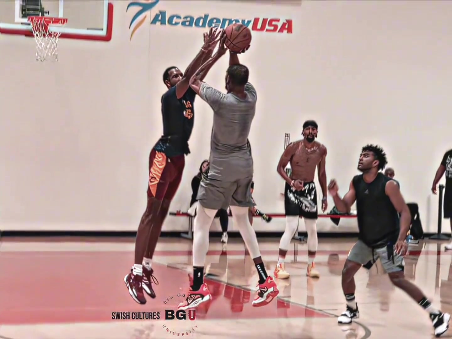 此前騎士也曾用加蘭報(bào)價(jià)過杜蘭特杜蘭特和莫布里一塊訓(xùn)練打球