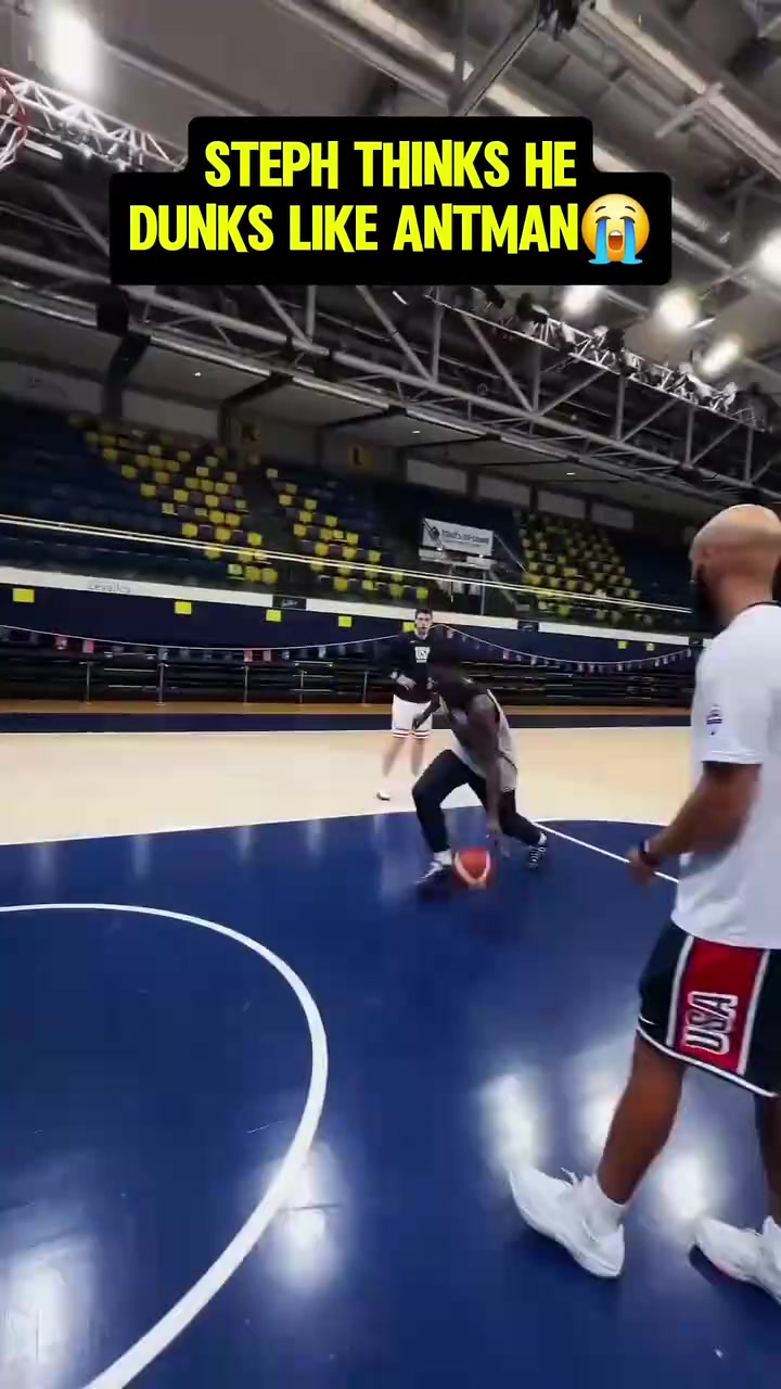 太逗了美國男籃名場(chǎng)面庫里對(duì)華子咱倆的扣籃差不多