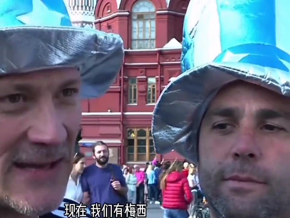 阿根廷球迷我們有世界最好的足球代言人馬拉多納現(xiàn)在有梅西