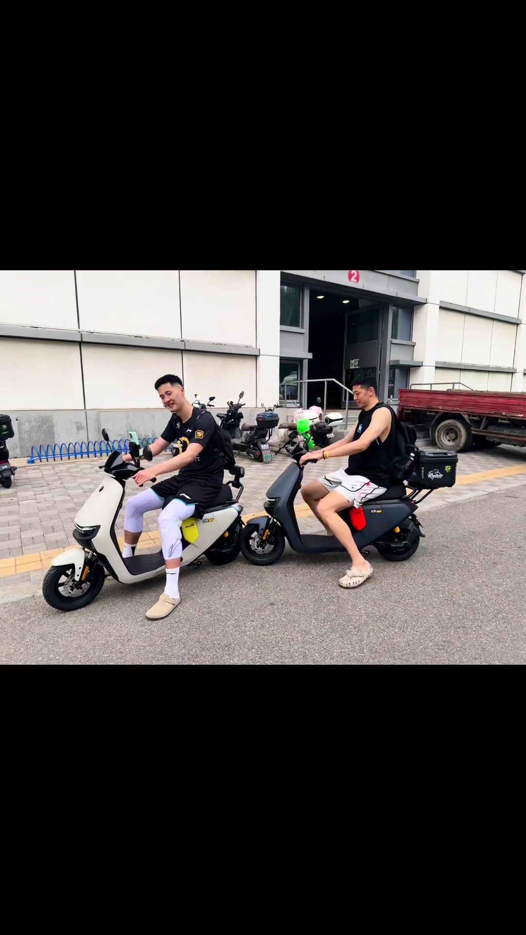 全款拿下沈梓捷喜提首都第一輛車 九號車隊 啟動