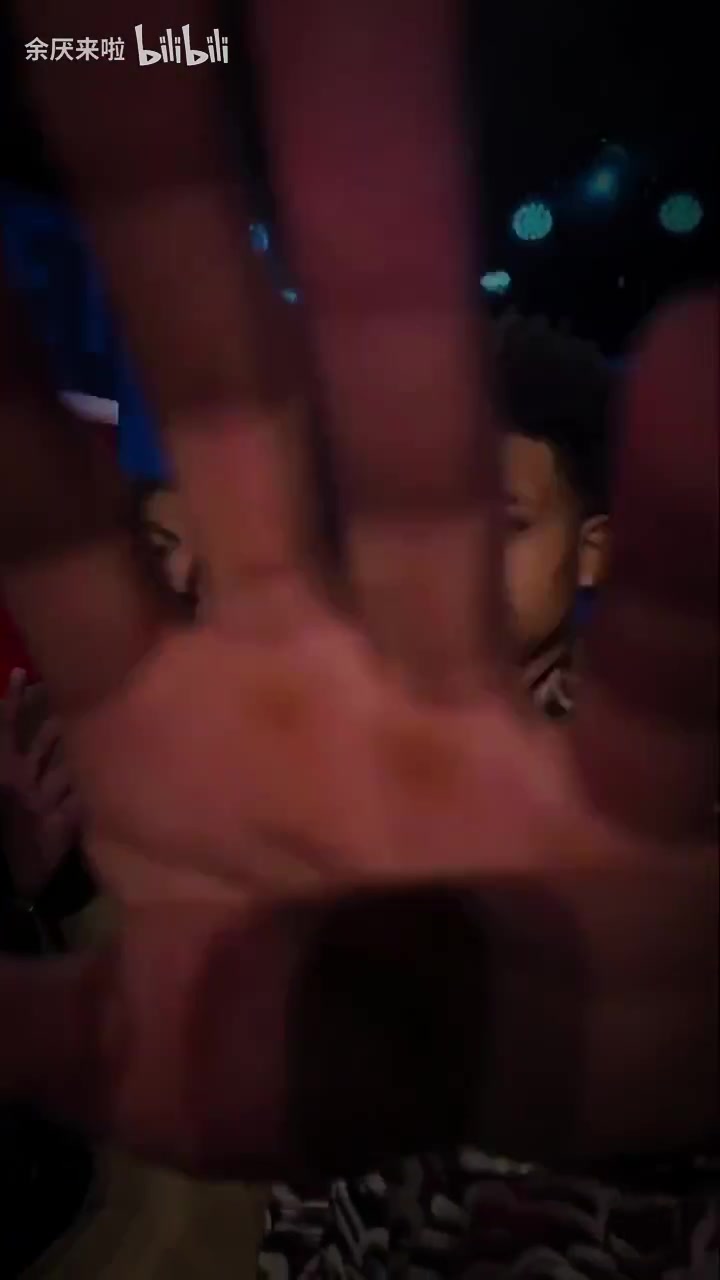 拍照還玩手機那個會打籃球嗎23屆選秀大會會成為選秀大年嗎