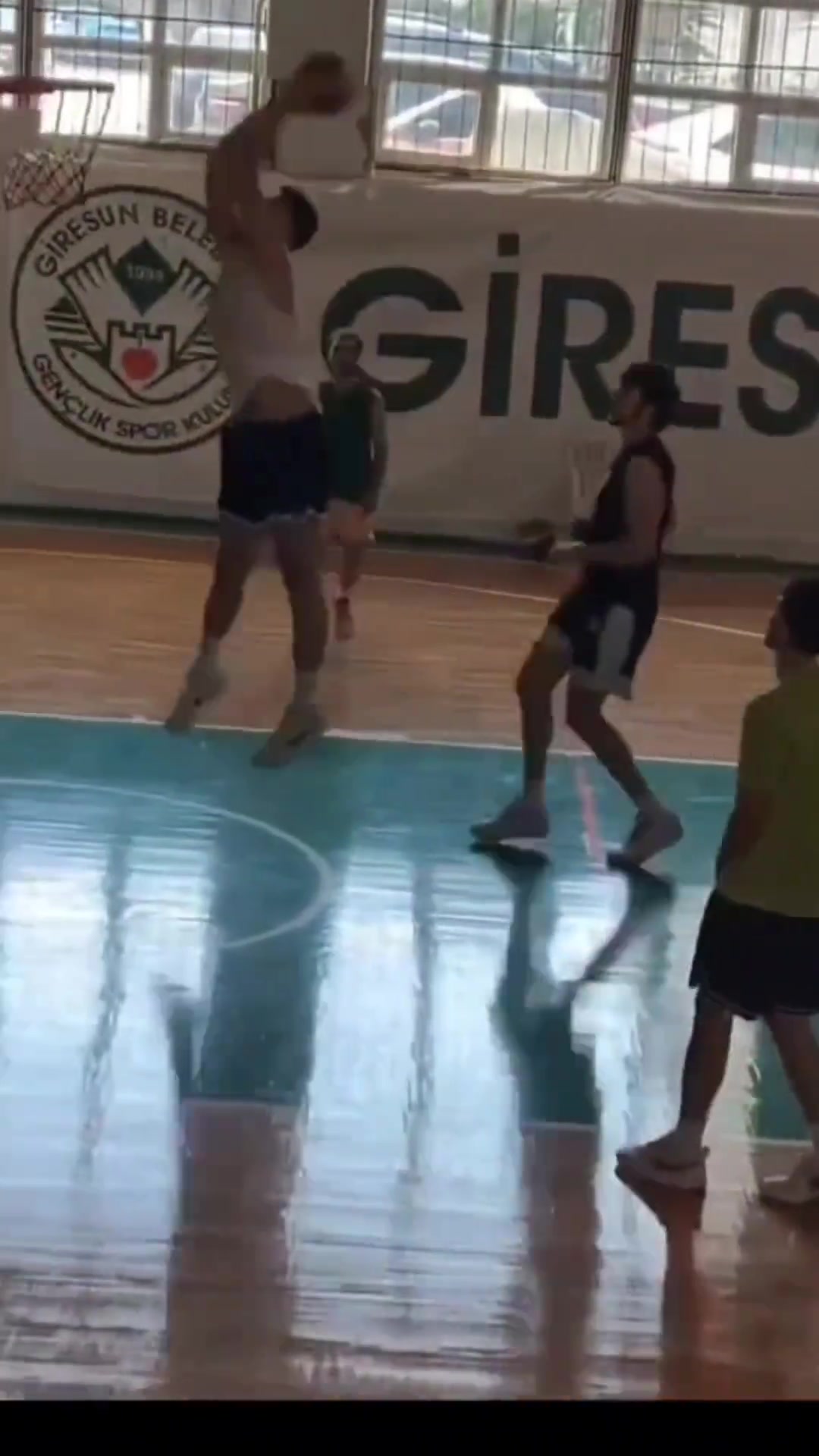 新賽季起飛申京休賽期揮汗如雨 還玩了一把傳切空接暴扣