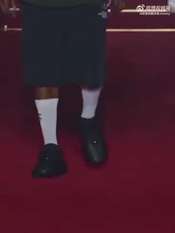 哈登走秀你們見(jiàn)過(guò)嗎這個(gè)樣子未免也太笨重了