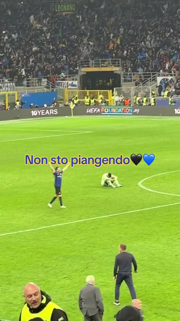 冰火兩重天球迷實(shí)拍國(guó)米擊敗巴薩瞬間眾生相