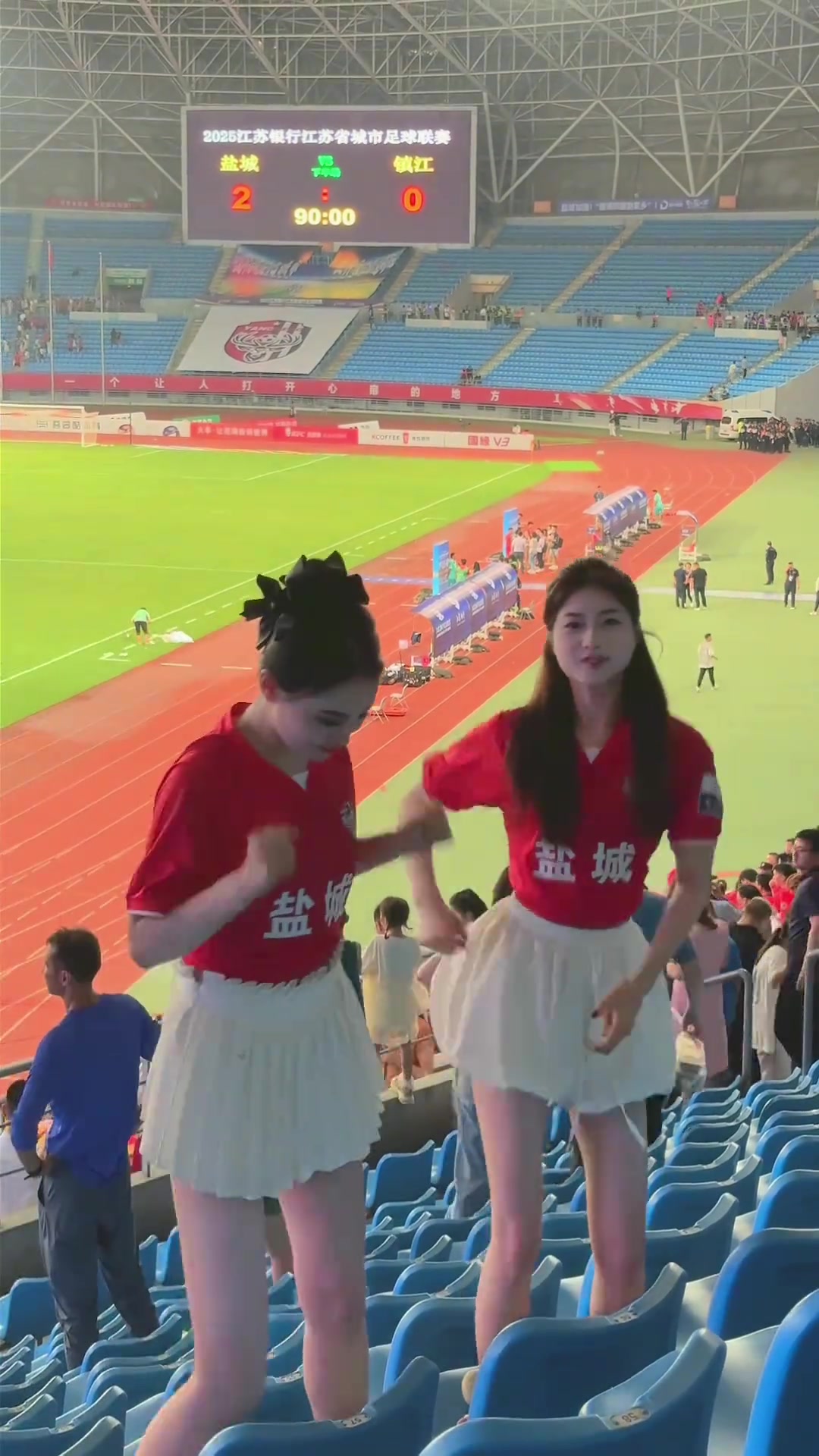 蘇超精彩的不止足球還有會跳舞的小姐姐們
