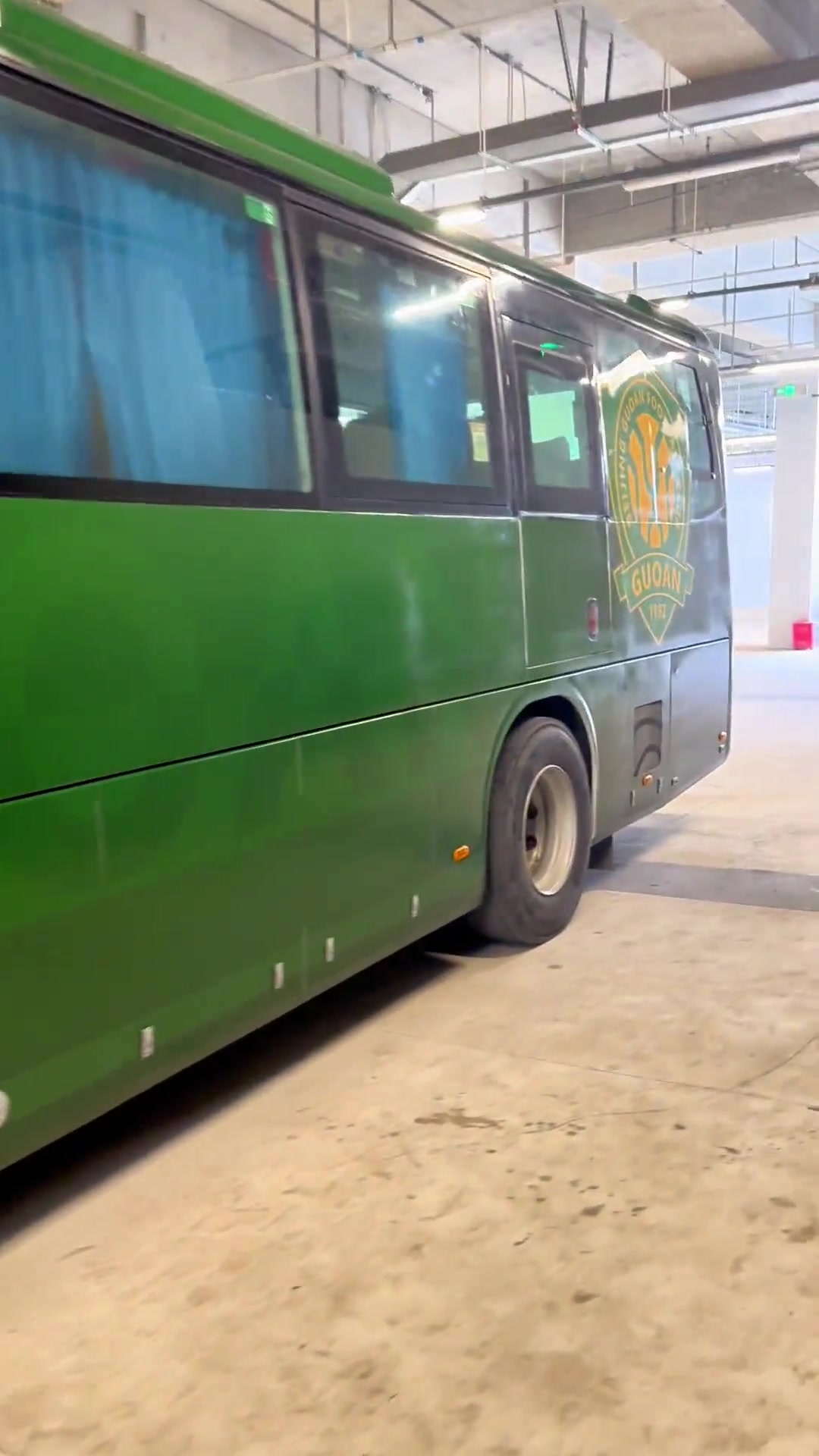 近距離實拍新涂裝的國安大巴正式邁入新能源時代