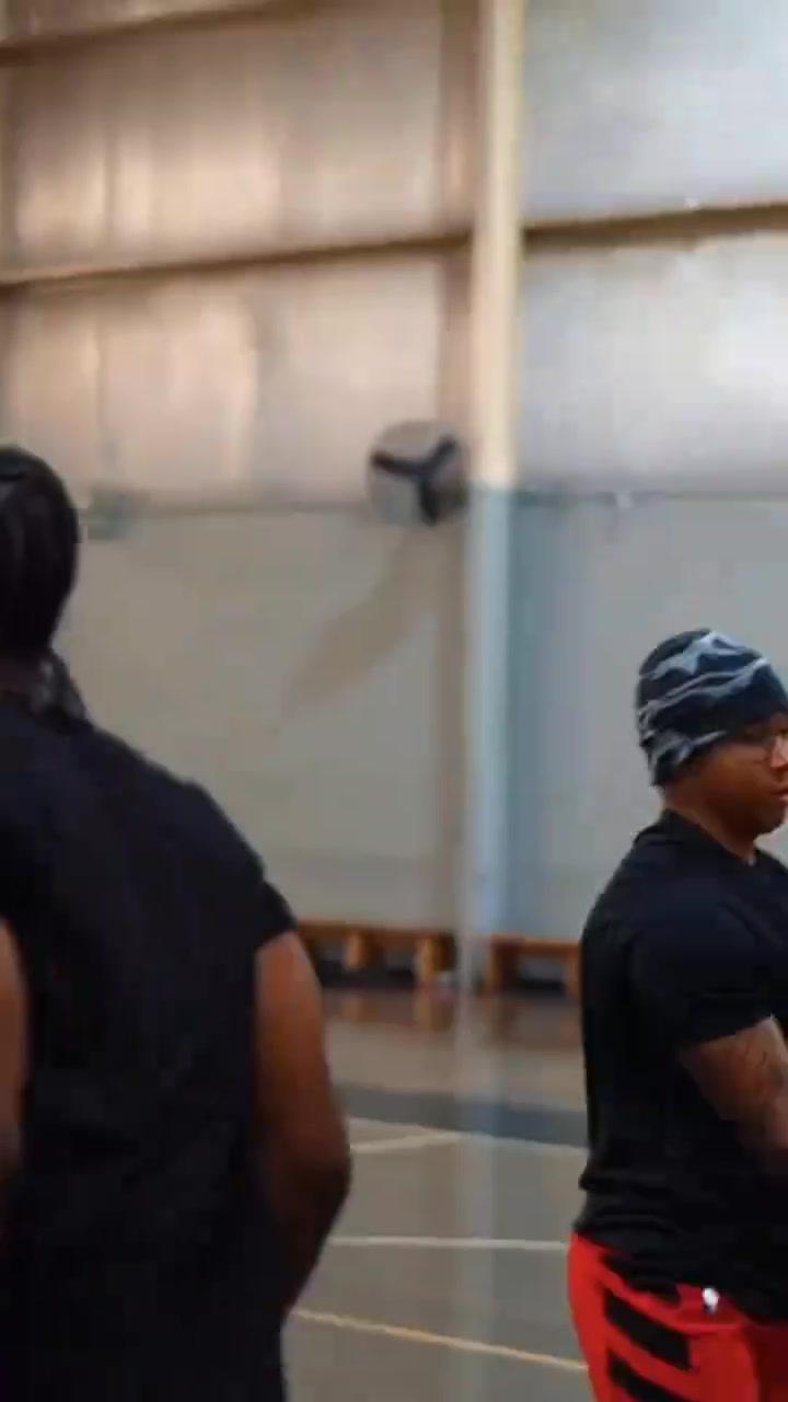 新賽季關(guān)注度最高后衛(wèi)亨德森休賽期苦練控運跟投籃