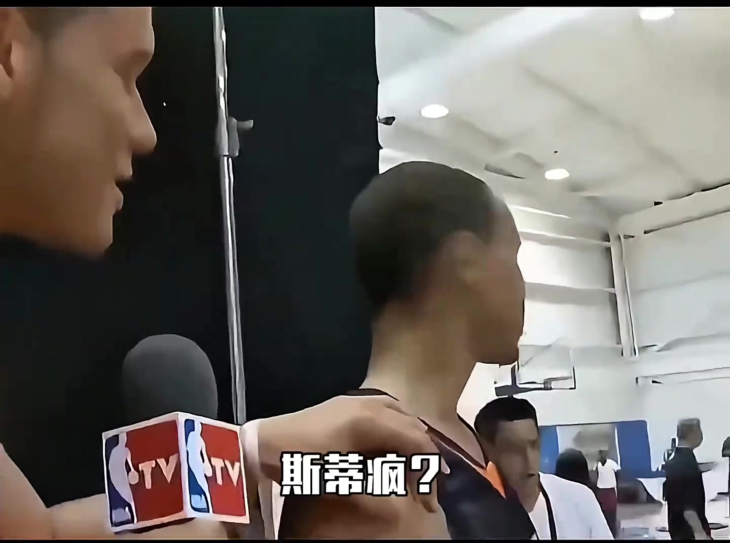 09年選秀之后 年輕的格里芬采訪庫里 居然都沒喊對庫里名字哈