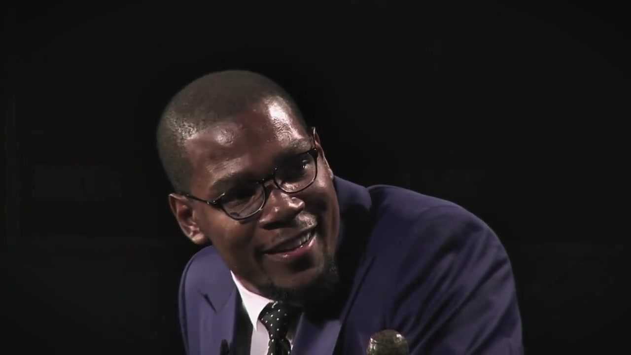 杜蘭特當年MVP演講時致敬威少我說他可以說一整晚