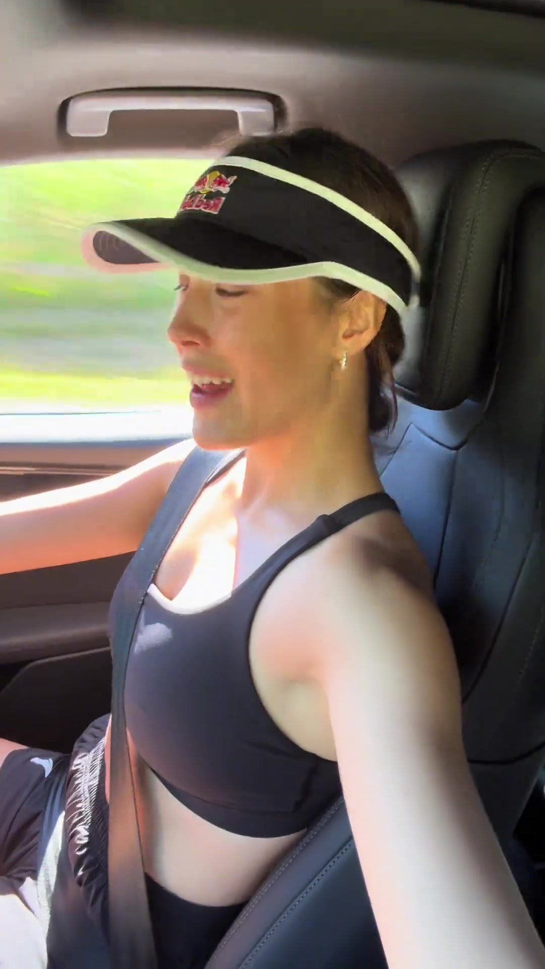 谷愛凌曬鍛煉后開車兜風(fēng) 網(wǎng)友第一眼看成了阿隆-戈登
