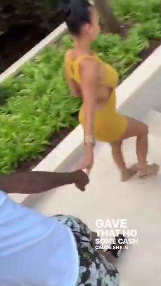 杰倫格林自拍視頻大方展示著穿著性感的阿姨女友