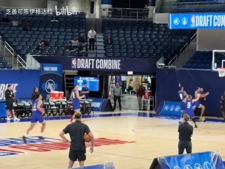 這移動(dòng)速度很出色啊回顧聯(lián)合試訓(xùn)楊瀚森的全場進(jìn)攻表現(xiàn)