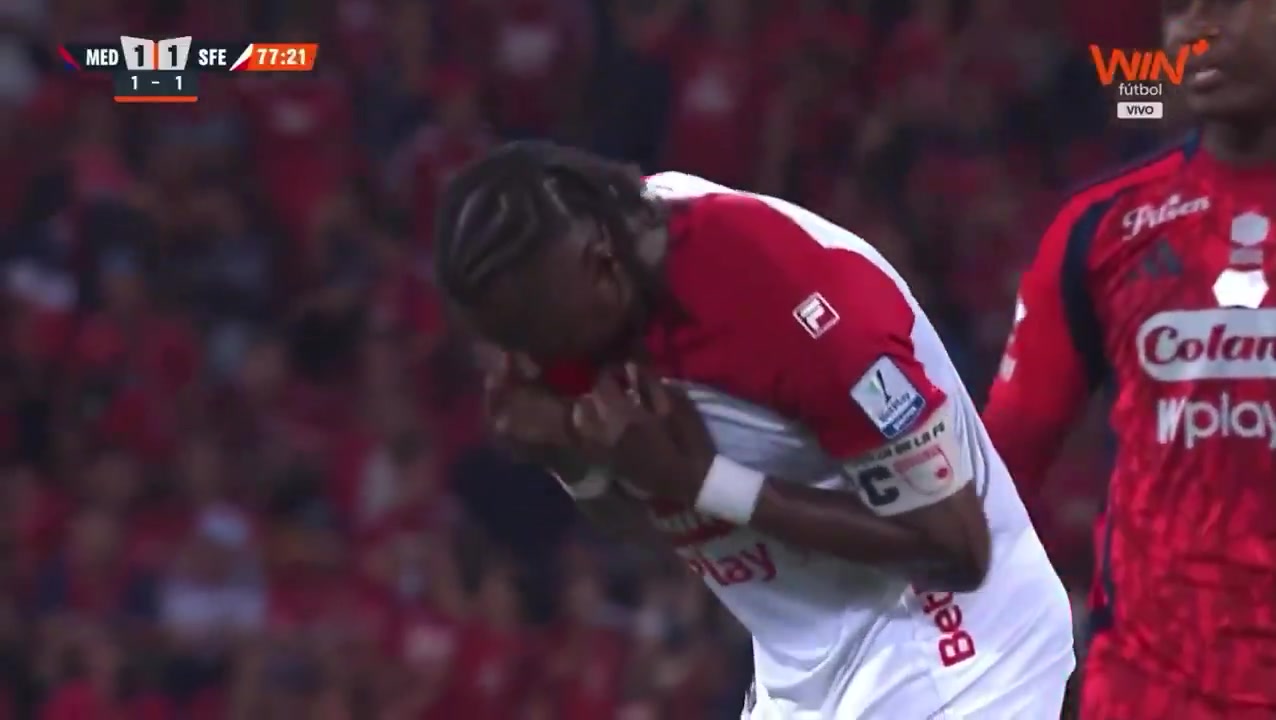 40歲前英超名將拖著傷腿打進絕殺