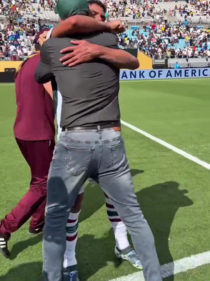 老兵不死弟媳8解圍2攔截3搶斷帶隊(duì)晉級賽后和主教練激情相擁