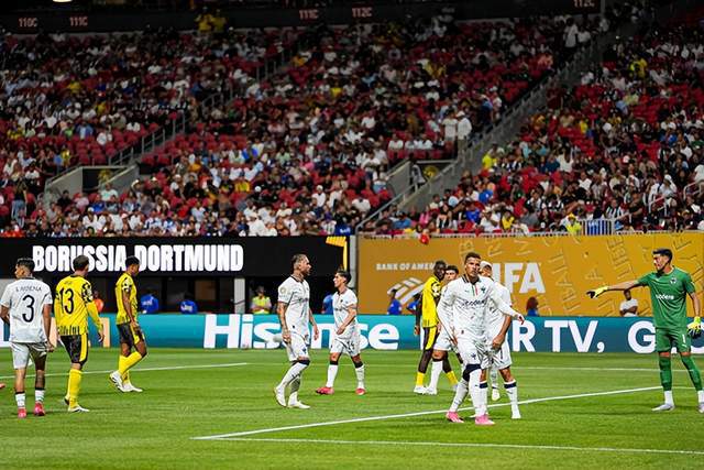 驚魂2-1！多特蒙德險(xiǎn)進(jìn)八強(qiáng)，神鋒獨(dú)進(jìn)兩球逆轉(zhuǎn)。