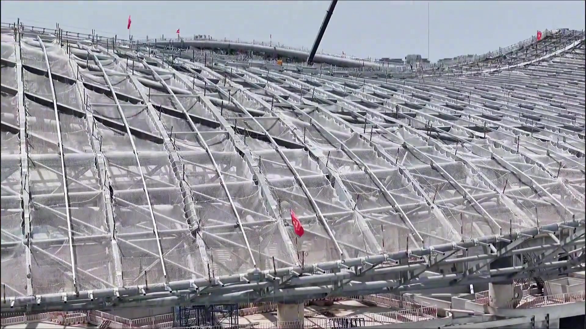 中國速度看山東可容納6萬人的黃河體育中心足球場(chǎng)主體全部完工