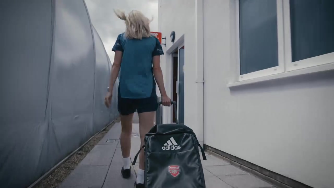 人文關(guān)懷真的好啊阿森納女足正式簽回凱利笑起來真美啊