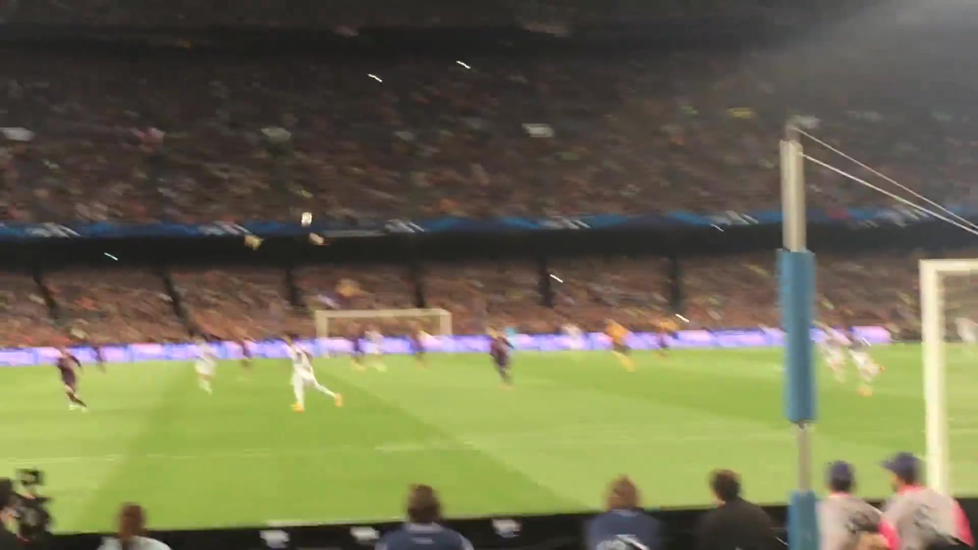 他的技術(shù)依舊不可阻擋現(xiàn)場視角看當(dāng)年梅西對(duì)博阿滕的犯罪式過人