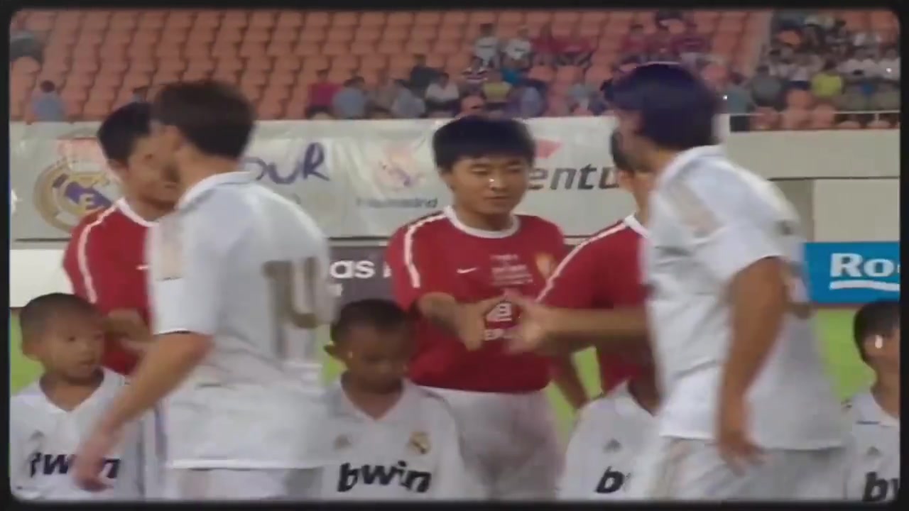 曾經(jīng)我們也有俱樂部和巔峰皇馬交手如何評價這張照片的含金量