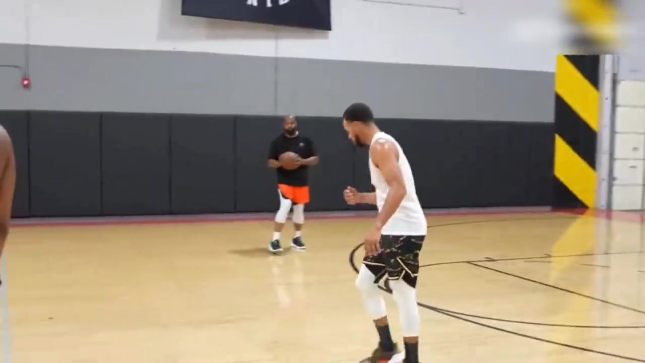 頂級射手恐怖命中率庫里拉斯維加斯訓(xùn)練營投籃訓(xùn)練