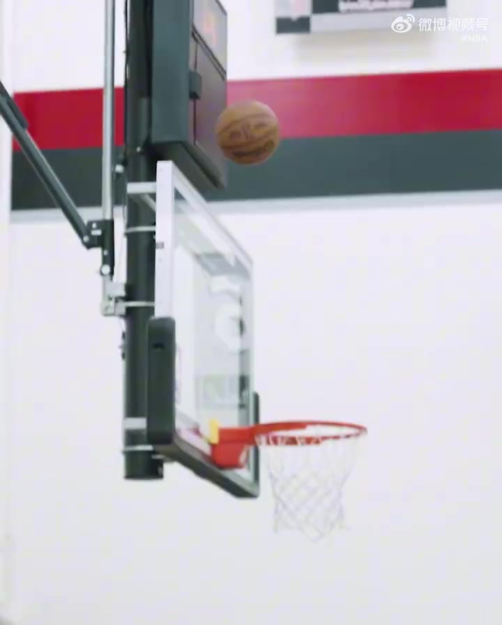 高智商籃球開拓者隊內訓練楊瀚森指揮隊友跑位隨后送出助攻