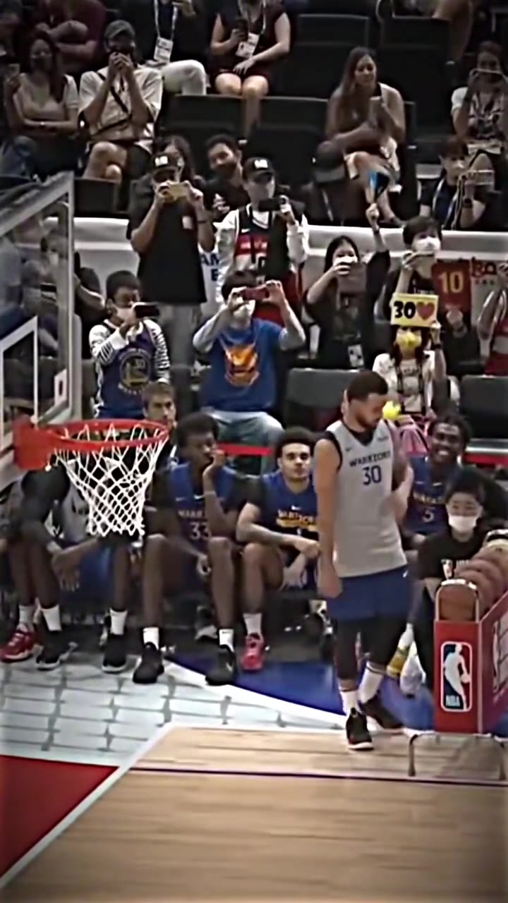 這就是庫里時(shí)刻濃眉我搶個(gè)籃板的話你不炸了