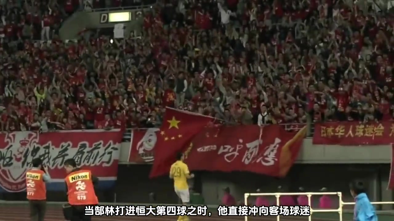 戰(zhàn)術(shù)多樣化還得里皮替補(bǔ)球員效果明顯日本教練直接提前離場