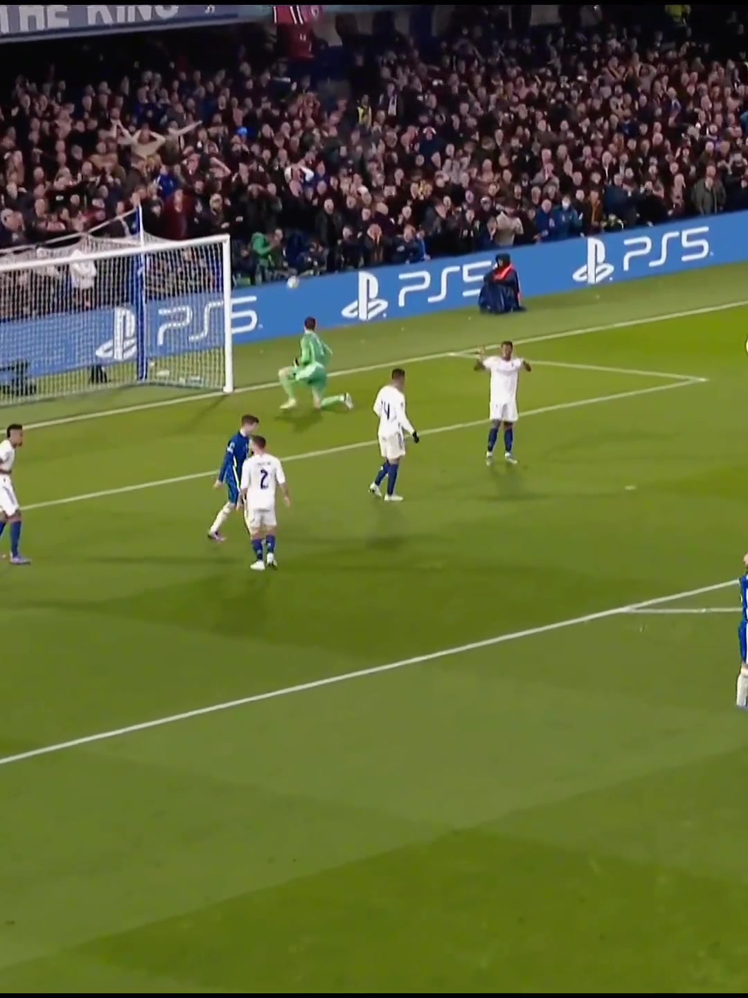 這都能庫爾圖瓦此前這次神撲讓無數(shù)切爾西球迷絕望