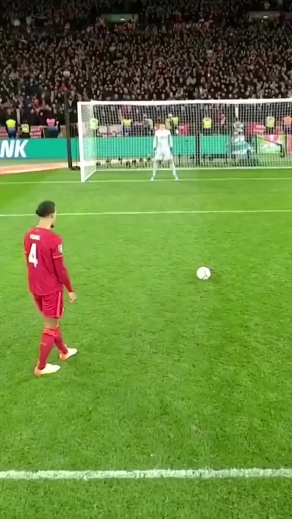 明知山有虎偏向虎山行范戴克這腳點(diǎn)球罰的真的太霸氣了