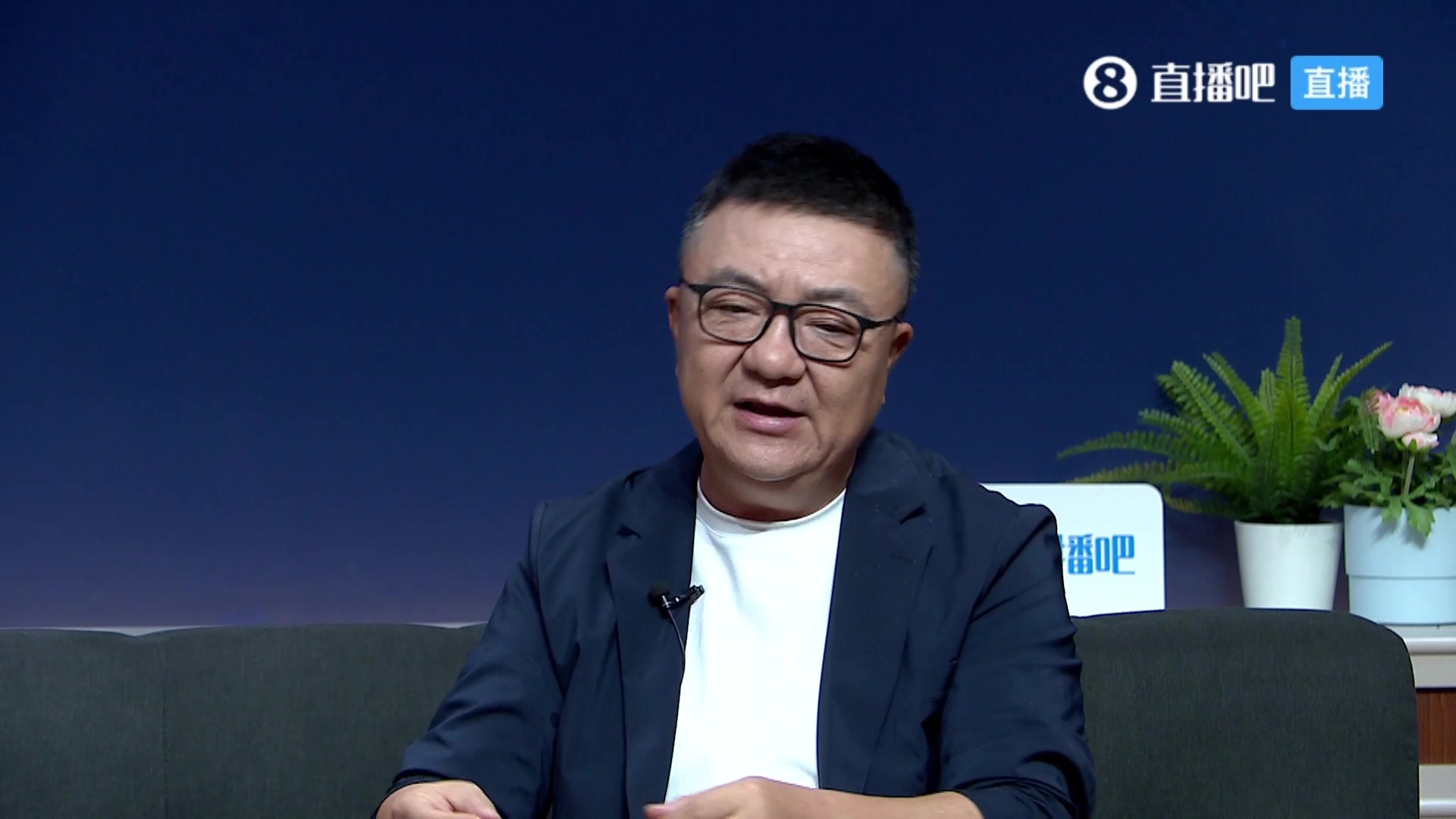 董路評(píng)國(guó)足目前心理狀態(tài)被罵殘廢了可能內(nèi)心沒那么大欲望了