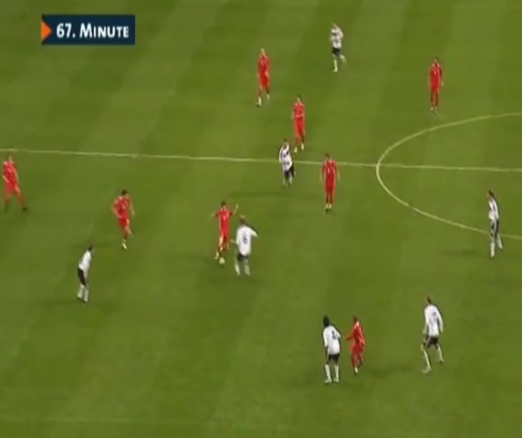 綠茵場上的權(quán)利與游戲名場面波多爾斯基掌摑巴拉克