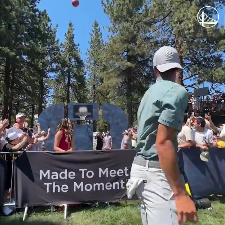 這比進球還難啊庫里背投超遠三分卡籃架自己都驚了