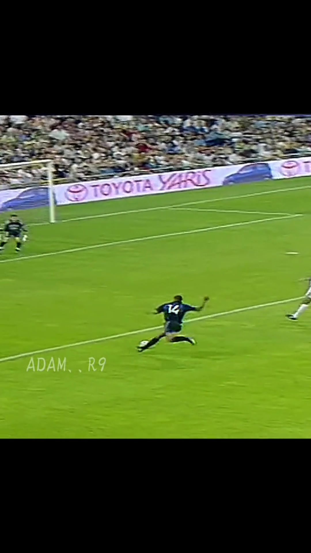 當(dāng)時(shí)的皇馬眾將還不清楚他們將面對(duì)17歲阿德怎樣的一腳射門