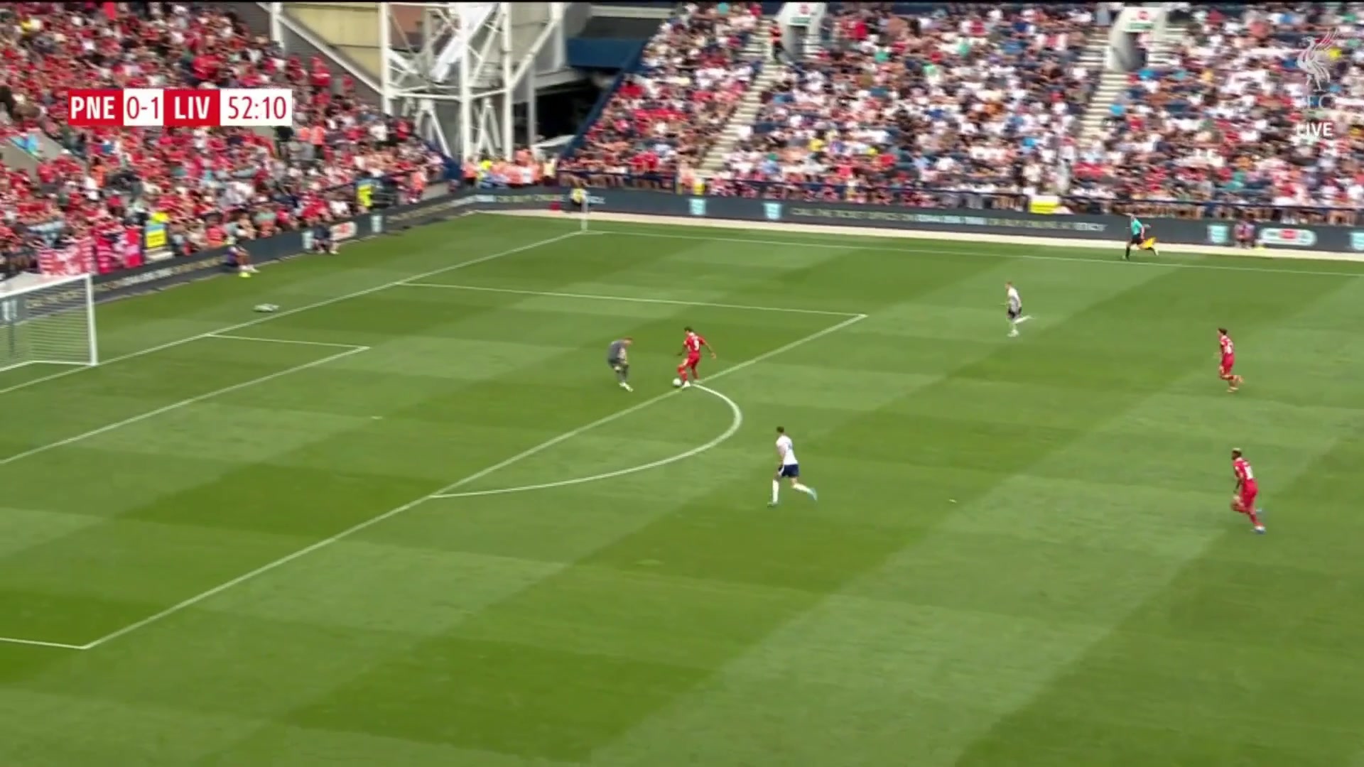 努涅斯破門隨后連做若塔兩個(gè)經(jīng)典慶祝動(dòng)作悼念隊(duì)友