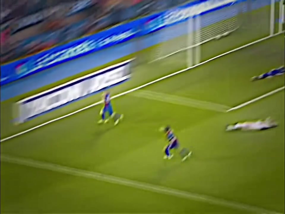 永遠(yuǎn)的禁區(qū)殺手這么多年梅西在禁區(qū)的敏銳嗅覺(jué)一直沒(méi)有改變